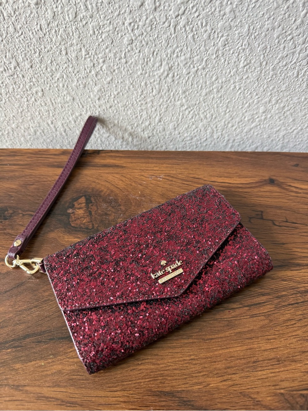 Kate Spade ♠️  Metallic Burgundy Glitter Envelope Wristlet with Strap